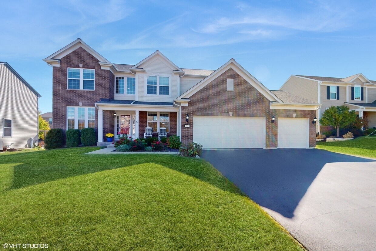 Primary Photo - 182 Chapin Way
