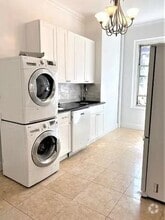 Building Photo - 77 W 85th St