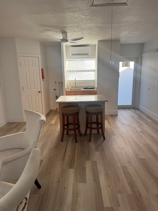 Building Photo - 215 Pelican Dr