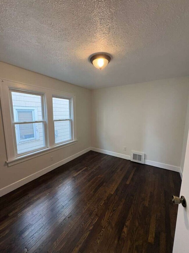 Foto del edificio - 5406-5408 Merkle Ave, Parma OH 44129