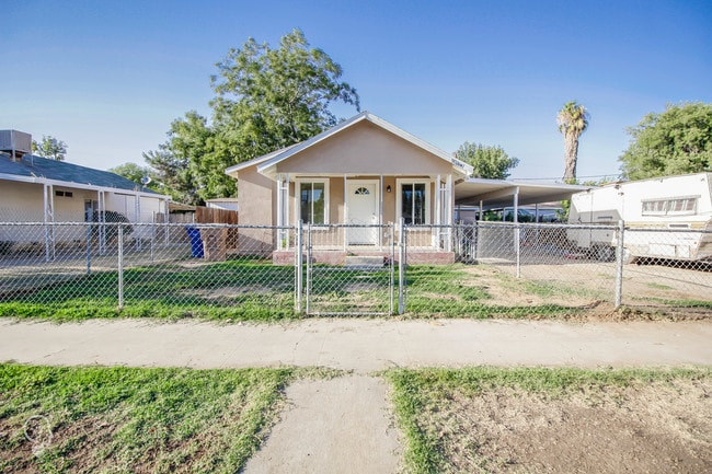 Building Photo - 906 Wilson Ave