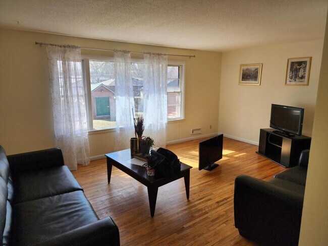 Foto del edificio - 220 110th Lane NW