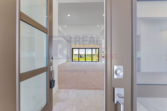 Building Photo - Luxury living in the beautiful Esplanade a...