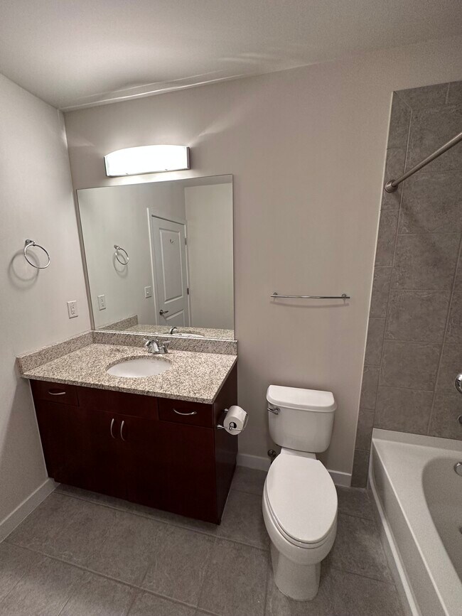 Baño - 400 W Peachtree St NW