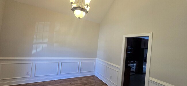 Foto del edificio - Beautiful 4 bedroom 3.5 bath near Clemmons