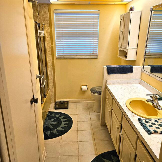 Full Bathroom - 12655 5th St