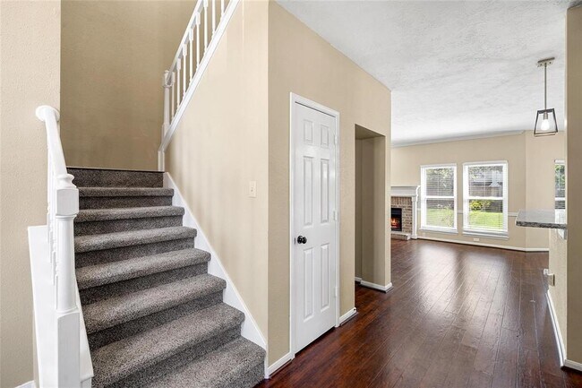 Foto del edificio - 2645 Lakeway Dr