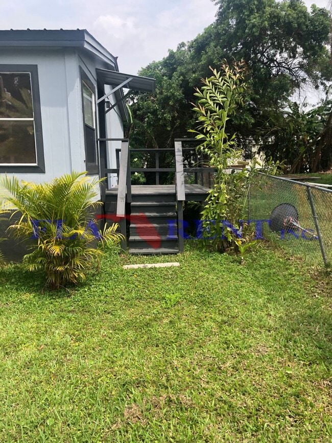 Building Photo - 3/2 Large manufactured home on huge lot**