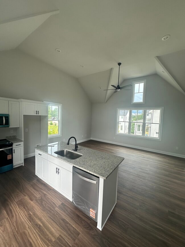 Foto del edificio - 938 Hilltop Park Ct