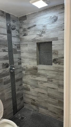 Building Photo - 2001 NE 2nd Terrace