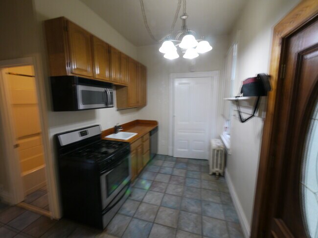 Building Photo - 410 N Ohio St