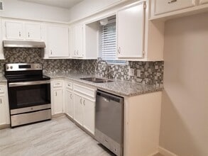 Building Photo - 237 N Forest Dr