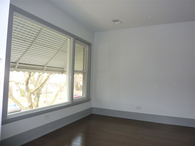 Building Photo - 5633 S Kenneth Ave