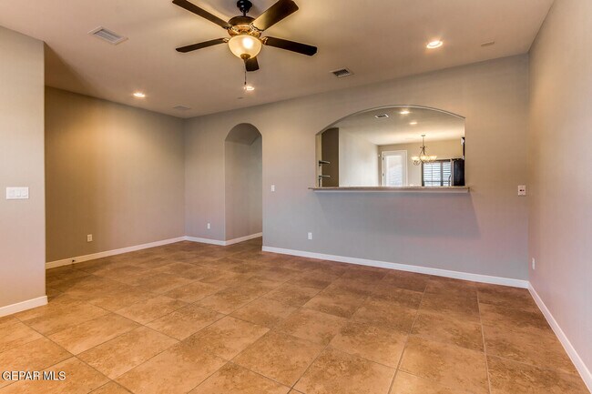 Foto del edificio - 14323 High Rock Dr