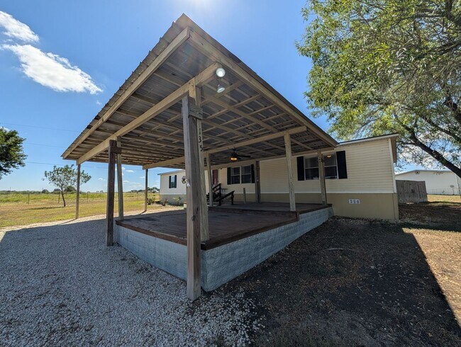 Building Photo - 135 Water Hole Ln
