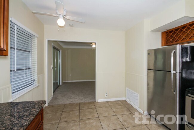 Foto del edificio - 2237 Grove St