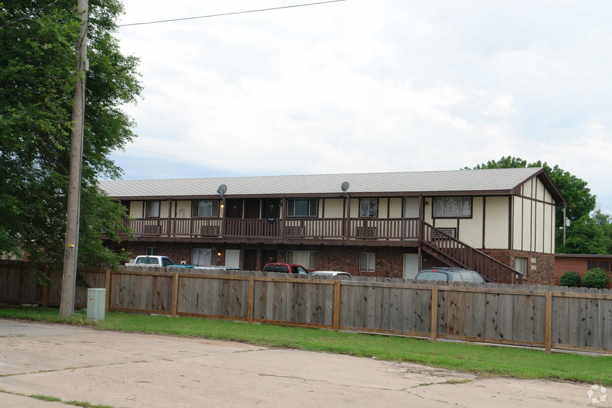 Primary Photo - Coventry Apartments