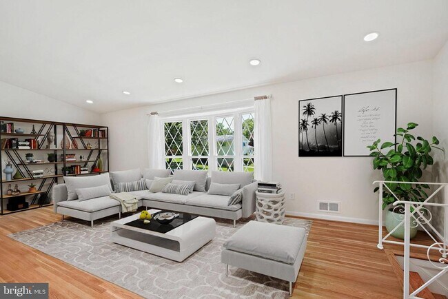 Foto del edificio - 6607 Lone Oak Dr