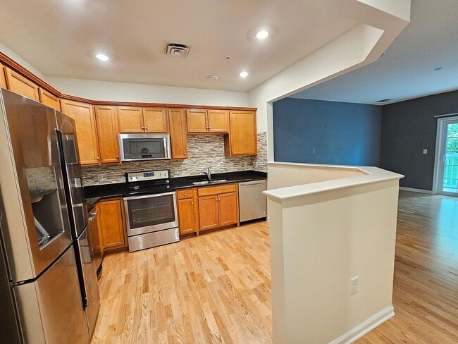 Building Photo - 130 Trotter Rd