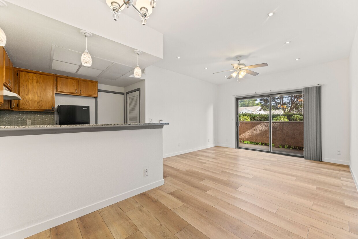 Foto principal - 10943 Laurel Canyon Blvd