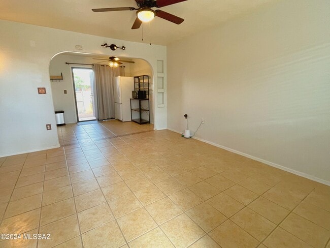 Building Photo - 350 N Silverbell Rd