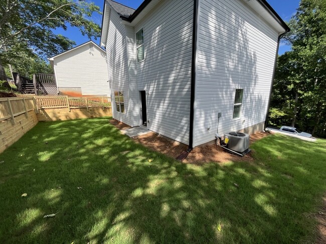 Building Photo - AVAILABLE NOW! 6545 BONANZA TRAIL GAINESVI...