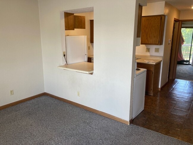 Building Photo - 1 Bedroom 1 Bathroom Apartment!