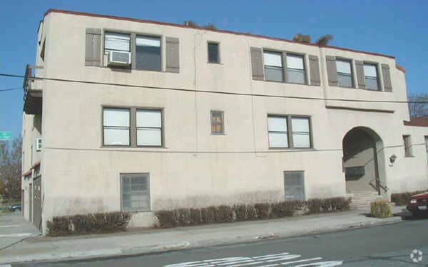 Building Photo - 618 W 7th St