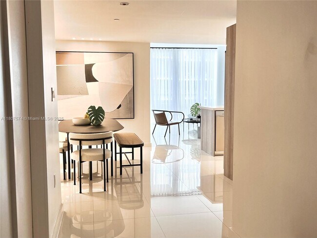 Foto del edificio - 990 W Bay Harbor Dr