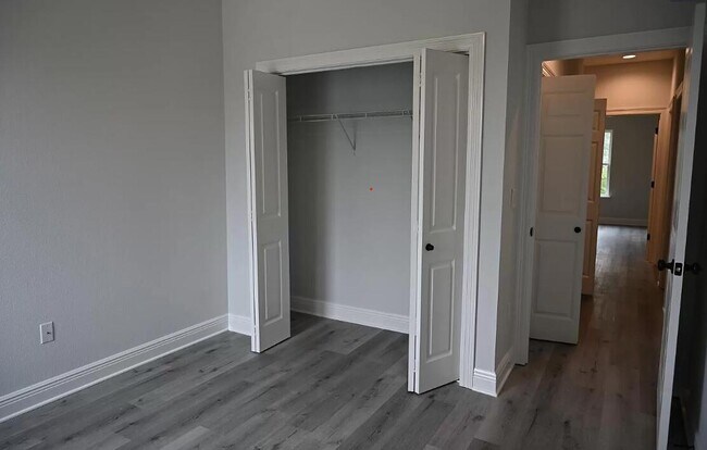 Building Photo - 1701 Sound Haven Ct