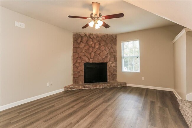 Foto del edificio - 4981 Galbraith Cir
