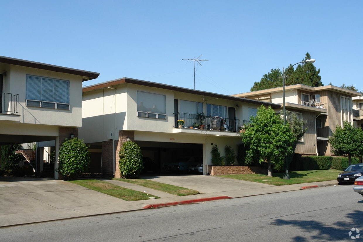 Primary Photo - 131 S Magnolia Ave