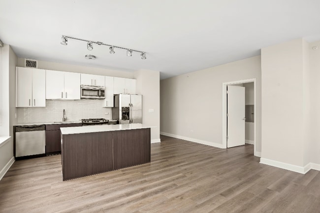 Photo - 760 W Adams St Apartment