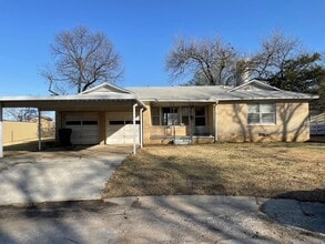 Building Photo - 1117 Circle Dr