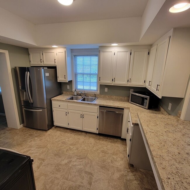 Building Photo - 4/2 Bungalow in Algood City Limits