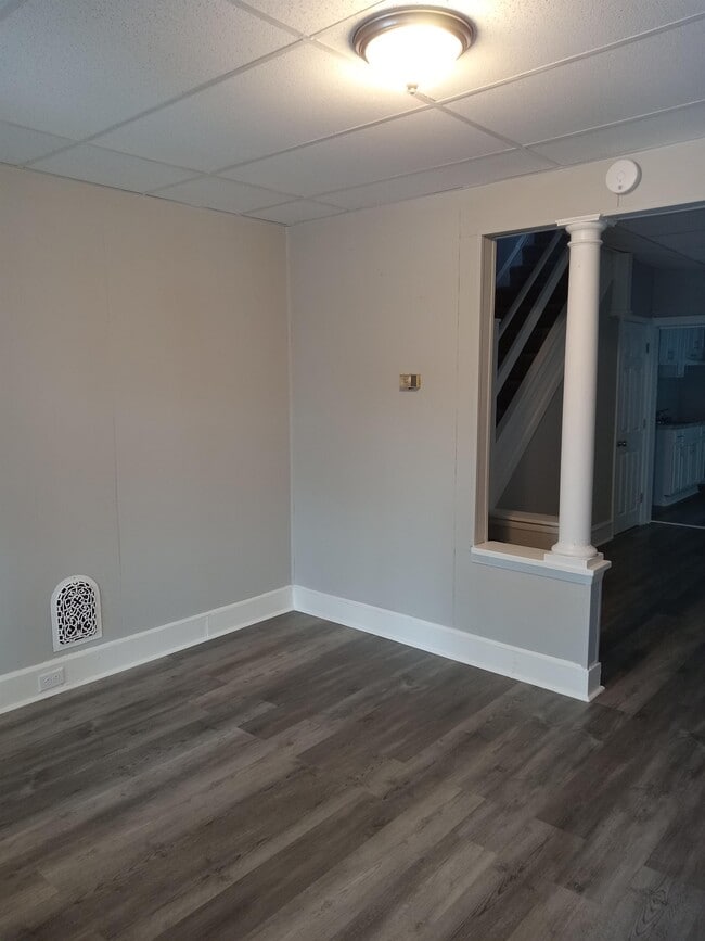 Building Photo - 211 E 13th St