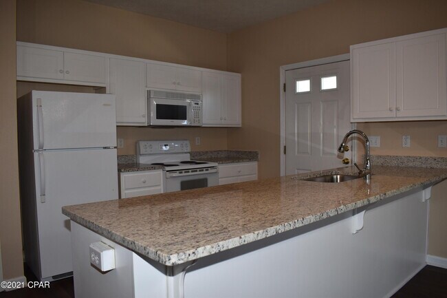 Building Photo - 1405 E 14th St