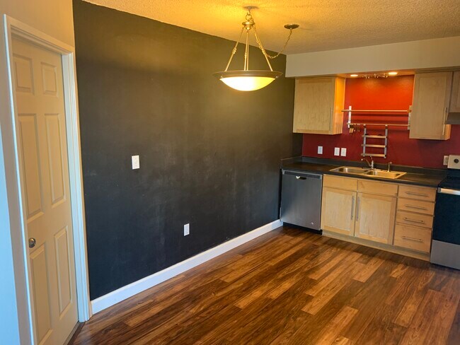 Dining / Kitchen - 601 W 11th Ave