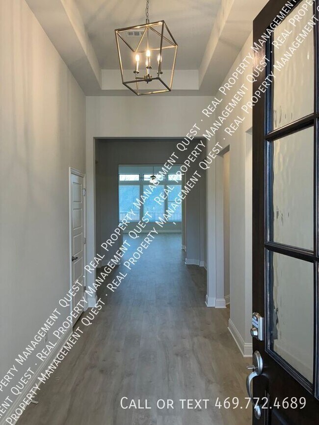 Building Photo - 1862 Silver Birch Rd