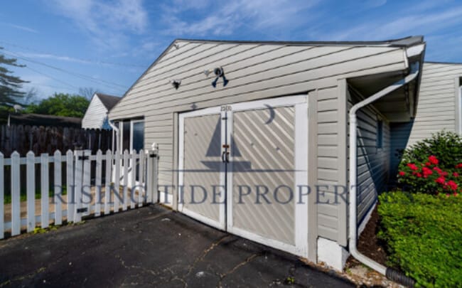 Building Photo - 2500 Marimont Dr