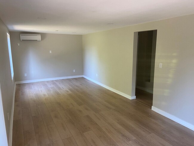 Building Photo - Newly Renovated Home in a Friendly, Active Neighborhood