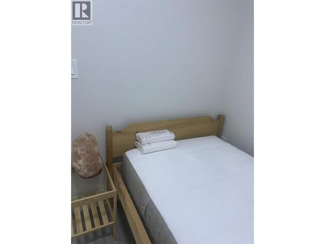 Building Photo - 3254 E 6th Ave