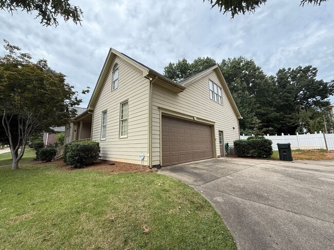 Building Photo - **OFFERING REFUNDABLE APPLICATION FEES** Spacious 3BD, 3BA Raleigh Home with a Bonus Room, 2-Car ...
