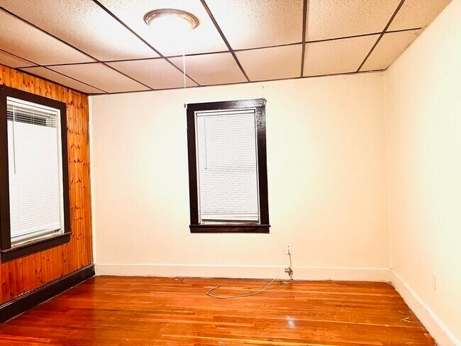 Building Photo - 48 Denton St
