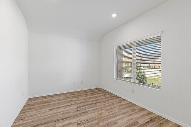 Building Photo - 31546 Beacon Cove Trl