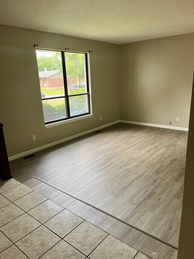 Foto del edificio - 1604 Dawnbreak Ct