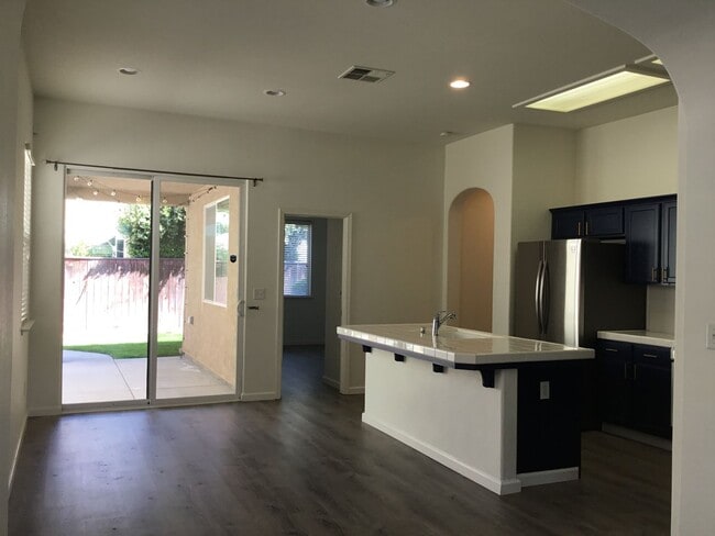 Foto del edificio - 637 W Fontaine Ln