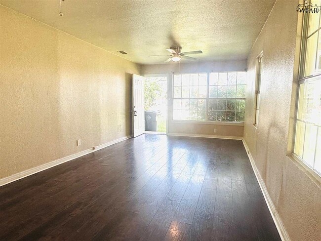 Building Photo - 2407 Carrigan Ave