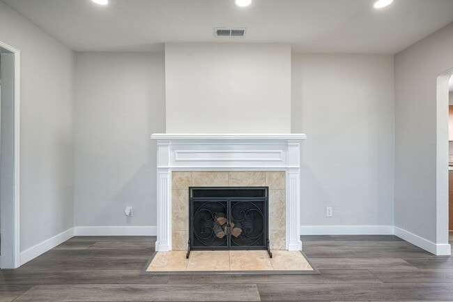 Foto del edificio - 197 Twin Oaks Cir