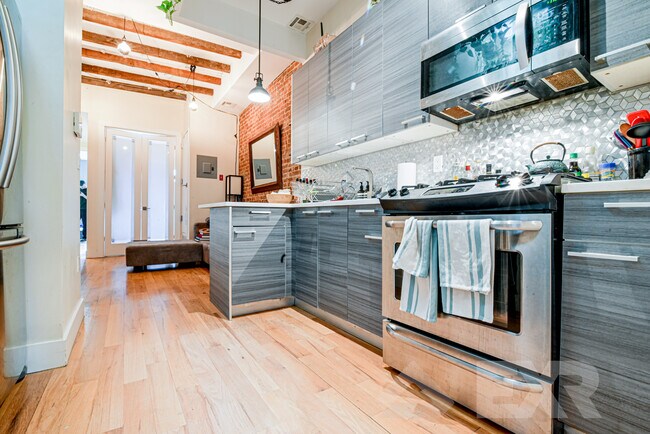 Foto del edificio - 404 Seneca Ave